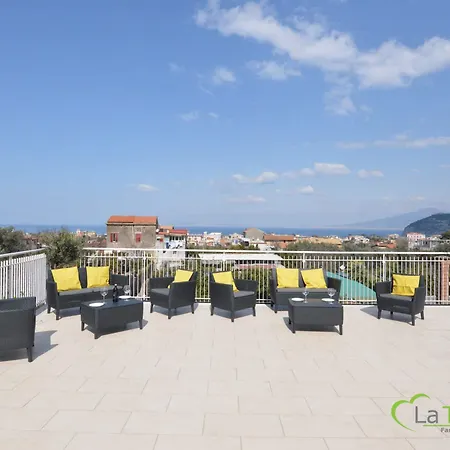 La Terrazza Family Holidays, Sorrento Coaost 度假居 *